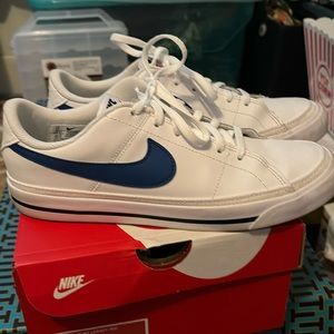Nike tennis shoes